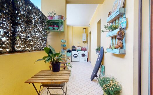 Quartello – Bivano bilivelli con veranda e cortile – PO527