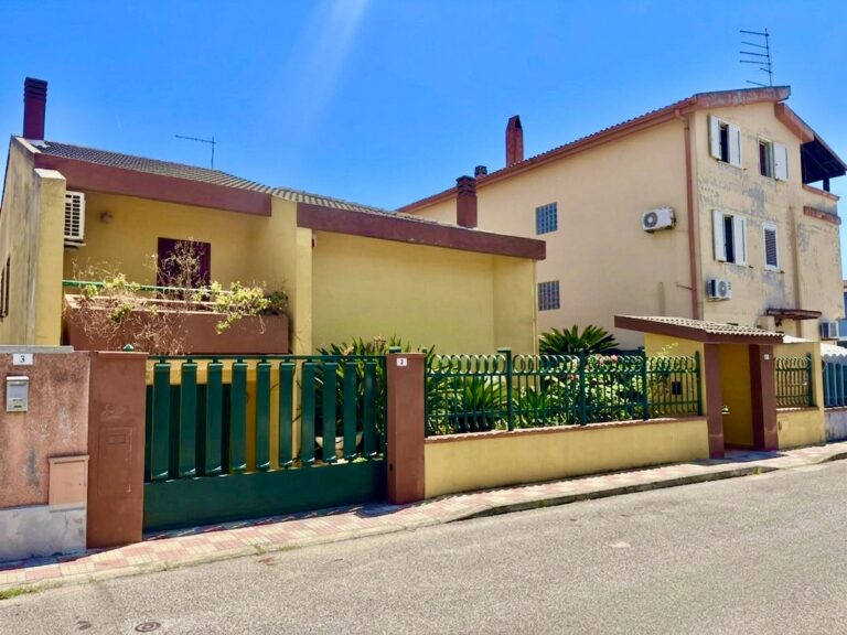 Villa unifamiliare bilivelli con giardino su 3 lati – rif. PO584
