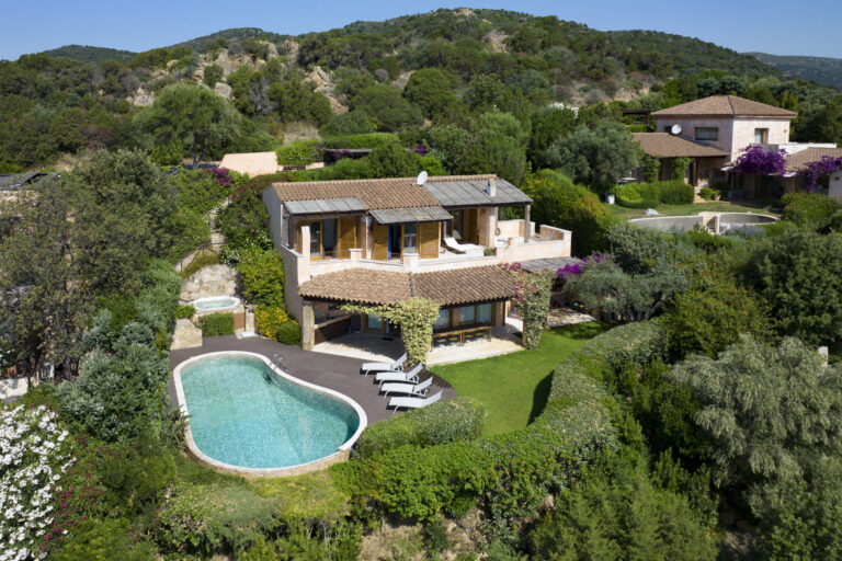 Chia – villa panoramica con piscina- MS/RR206