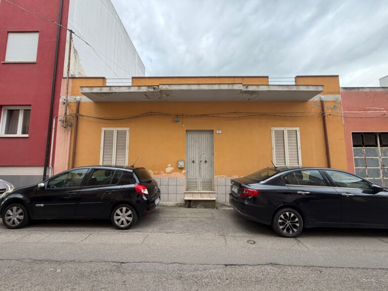 Indipendente con ampio cortile – grande opportunità a Pirri – rif.RR267