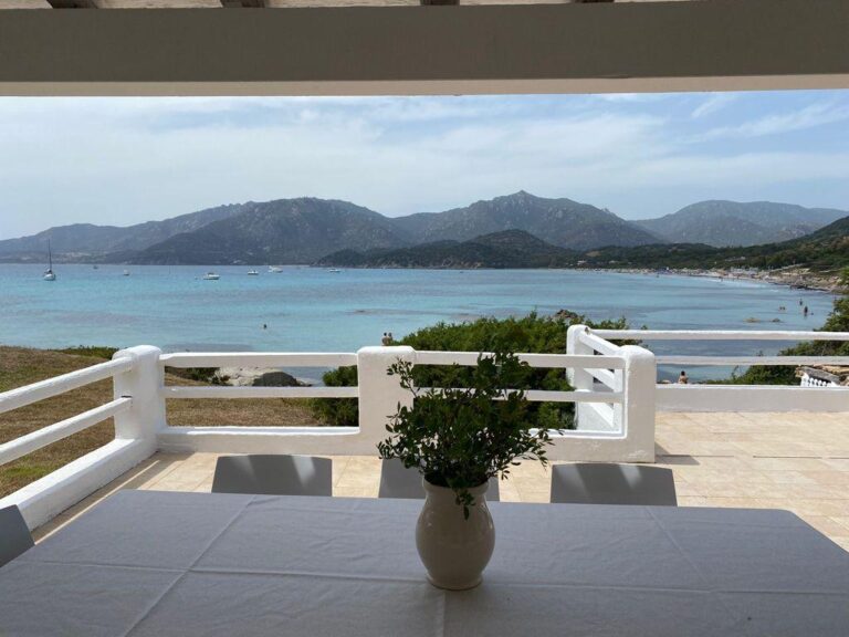 Casa al mare in Sardegna: quanto costa davvero nel Sud dell’isola