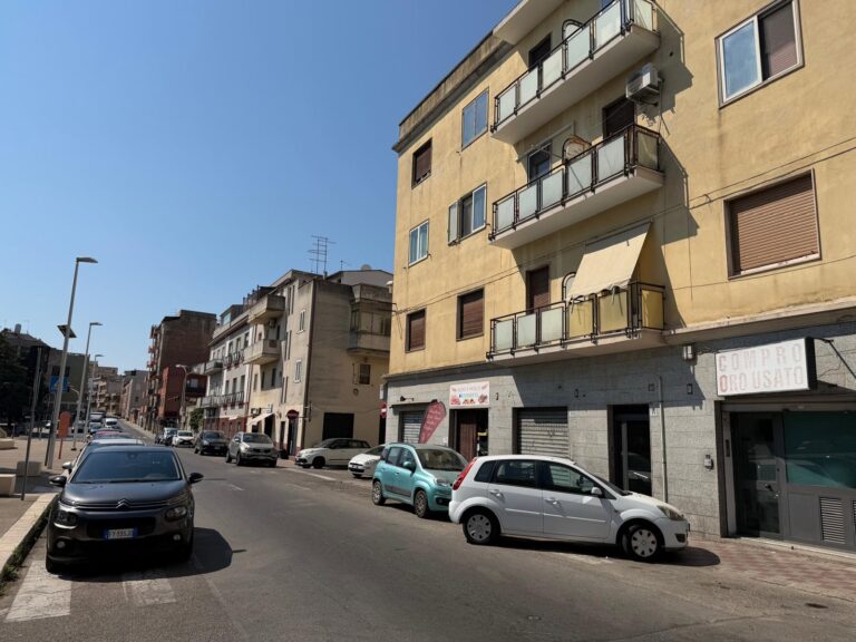 Via Bosco Cappuccio –  Locale commerciale – rif. RR280