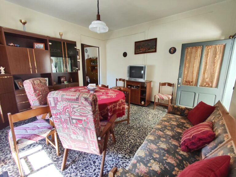 Casa indipendente su due livelli con ampio cortile e terrazza panoramica – Sardara – rif. MS141