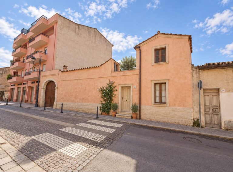 Casa campidanese da ristrutturare con ampio cortile nel centro storico di Selargius – RR276
