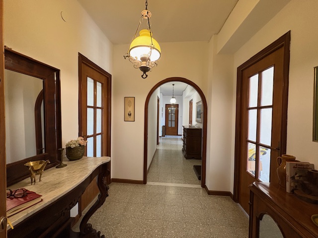 Cagliari Centro affittasi pentavano con cucina abitabile e ascensore – AP07
